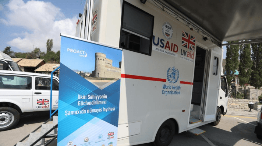 ÜST Şamaxıda TƏBİB-ə 3 mobil klinika təhvil verdi