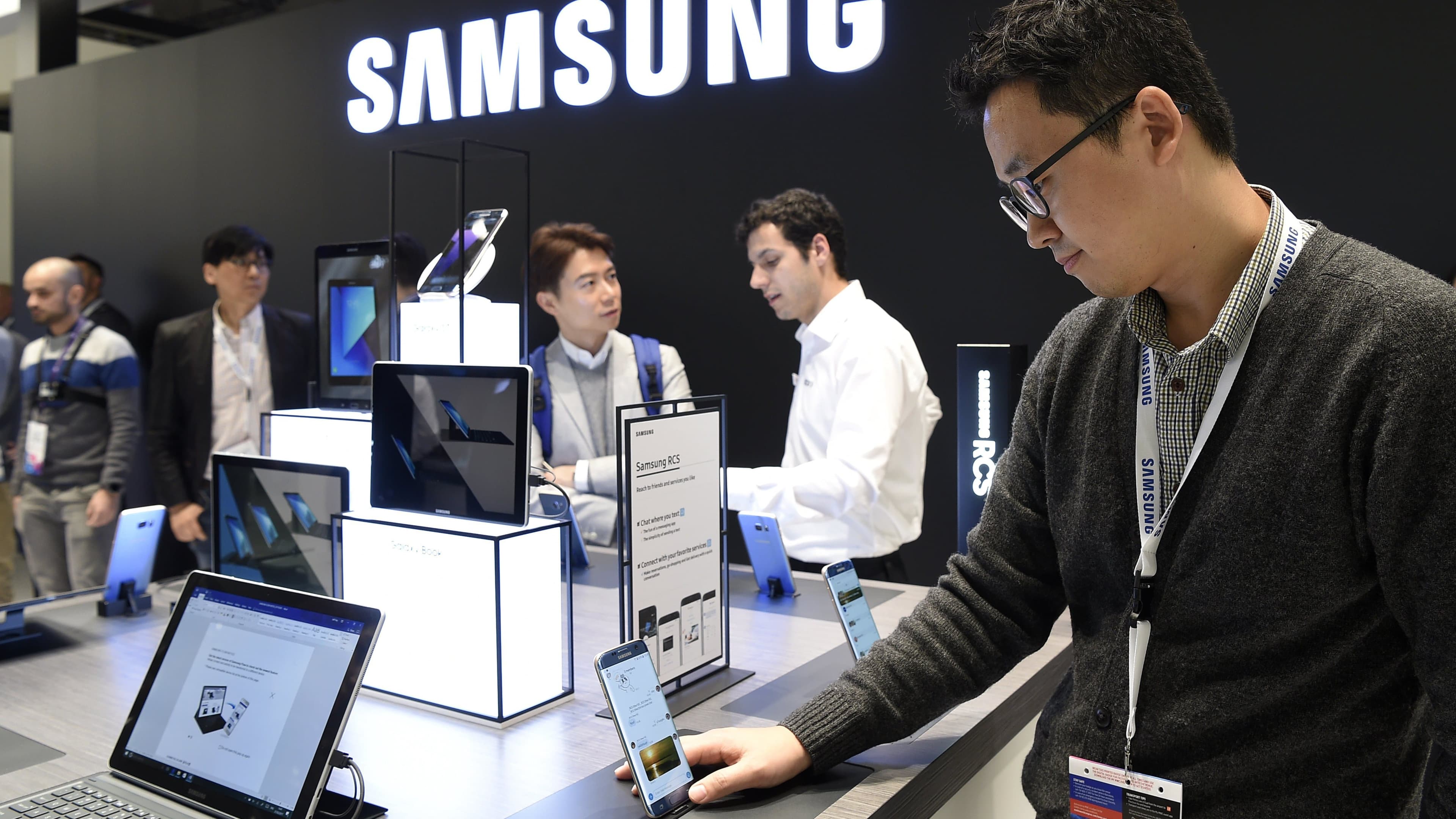 Samsung satış nəticələri ilə bağlı proqnozlarını AÇIQLAYIB