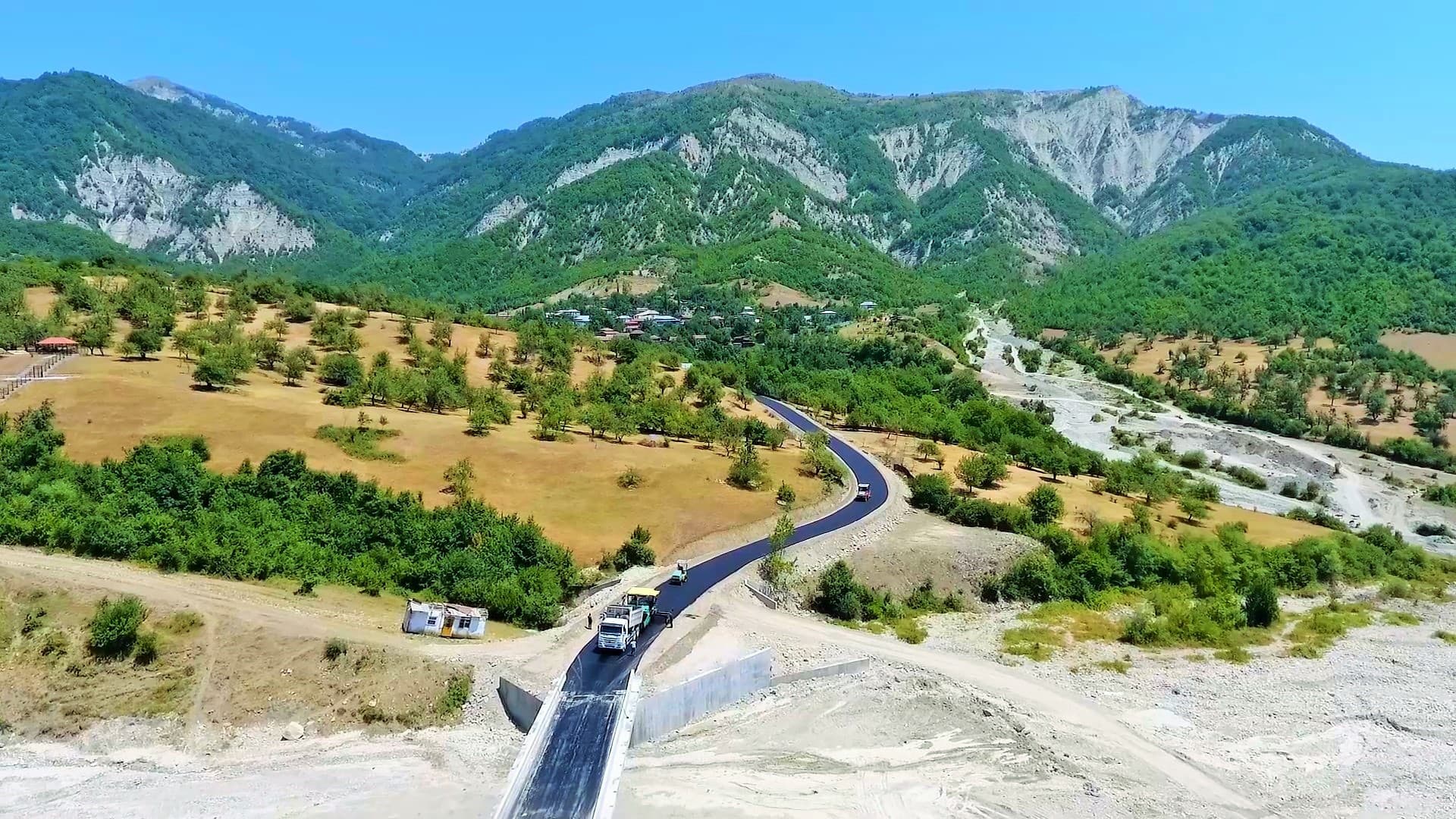 İsmayıllı rayonunda qədim tarixə malik kəndlərə aparan yollar yenidən qurulur