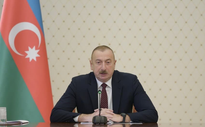 İlham Əliyev: "Biz müharibə dövründə evlərini itirmiş mülki şəxslərin də problemlərini həll edirik