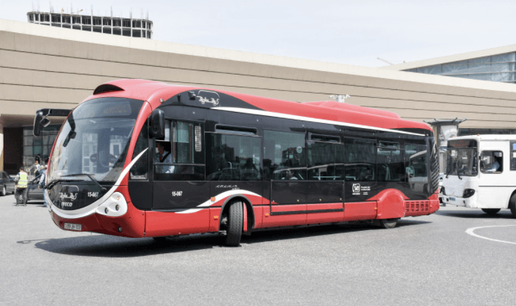Bakıda avtobusların 58%-i nağdsız ödəniş sisteminə inteqrasiya edilib