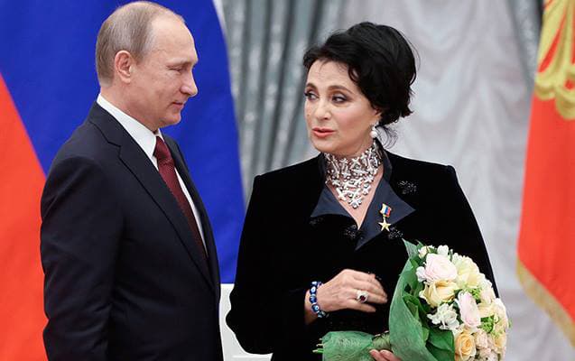 Putinlə mübahisədən çəkinməyən milyarder xanımı...
