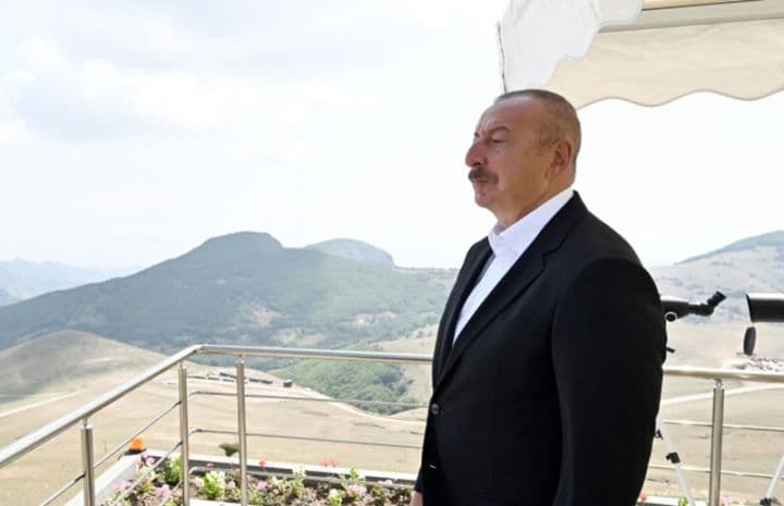 Heç bir dövlət məmuru hansısa biznes qurumuna sahiblik etməməlidir