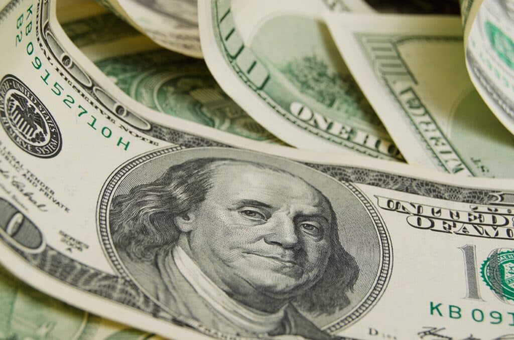 Azərbaycan bankları bu gün nə qədər dollar aldı-MƏBLƏĞ