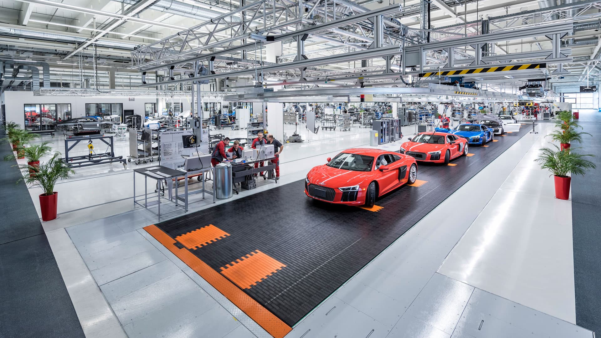 “Audi” benzin mühərrikli avtomobilləri istehsal etməyəcək