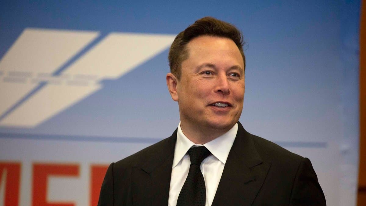 Elon Maskdan Apple-a sərt tənqid