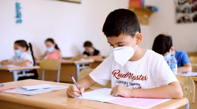 ÜST: Məktəblər açılmalıdır, peyvəndləmə dərs davamiyyətinə mane olmamalıdır