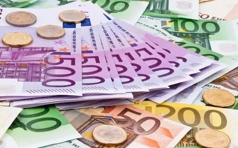 Avronun manata qarşı məzənnəsi dördaylıq minimuma enib