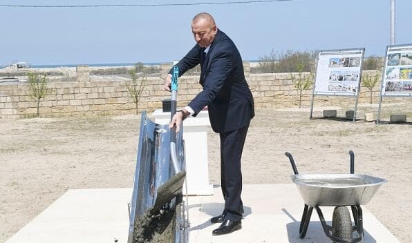 İlham Əliyev Laçın aeroportunun təməlini qoydu