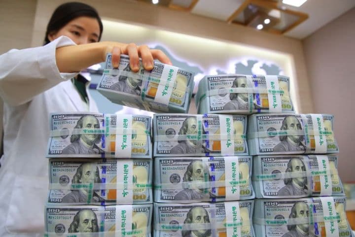 Dolların sabaha olan rəsmi məzənnəsi AÇIQLANIB
