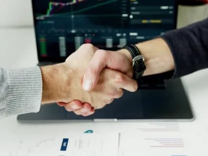 Dünyanın ən böyük broker şirkəti türk şirkətini alıb