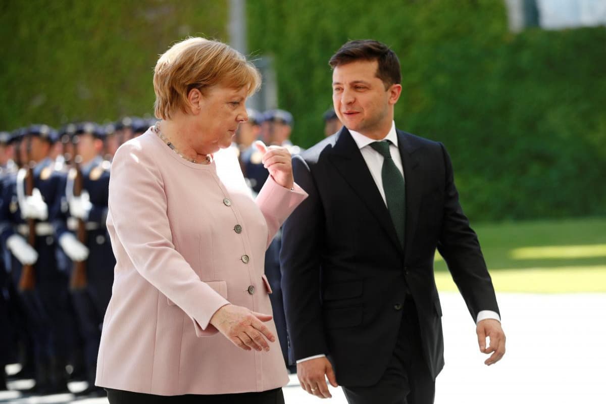 “Merkel Zelenskiyə rüşvət təklif etdi” – Diplomatdan sensasion iddia