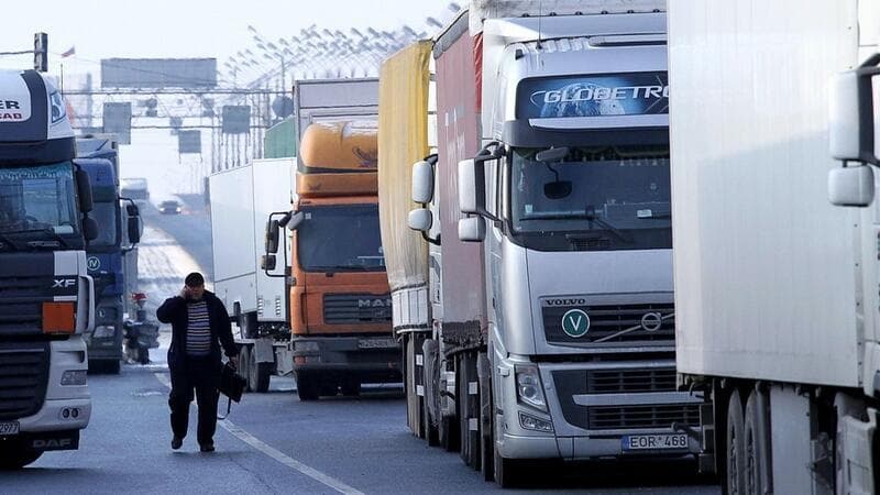 Azərbaycana daxil olan yük maşınları ilə bağlı YENİ QƏRAR