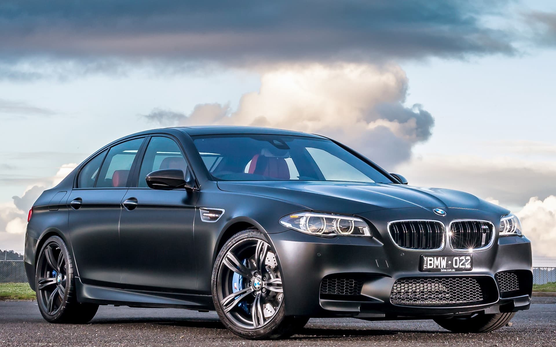 "BMW" 150 minə yaxın avtomobilini geri çağırır