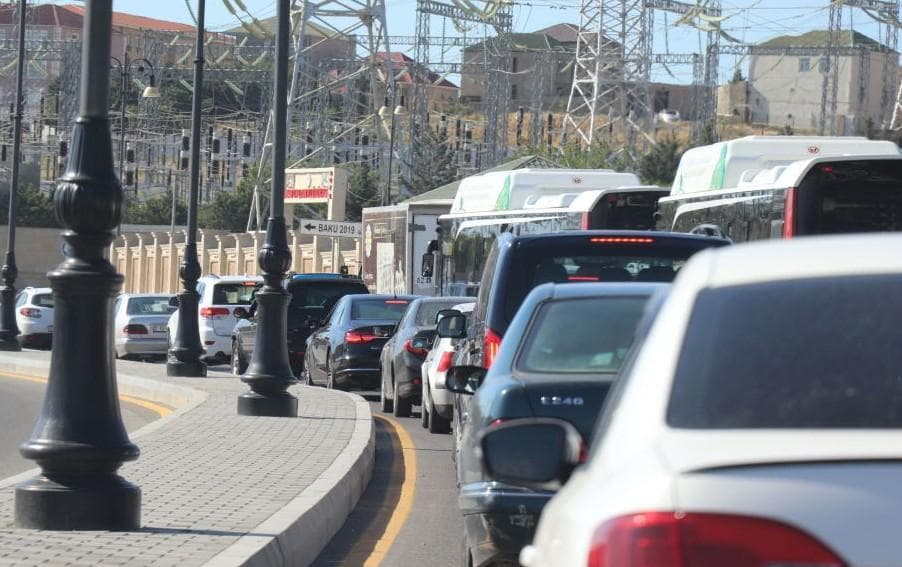 Bakı yollarında tıxac var - SİYAHI