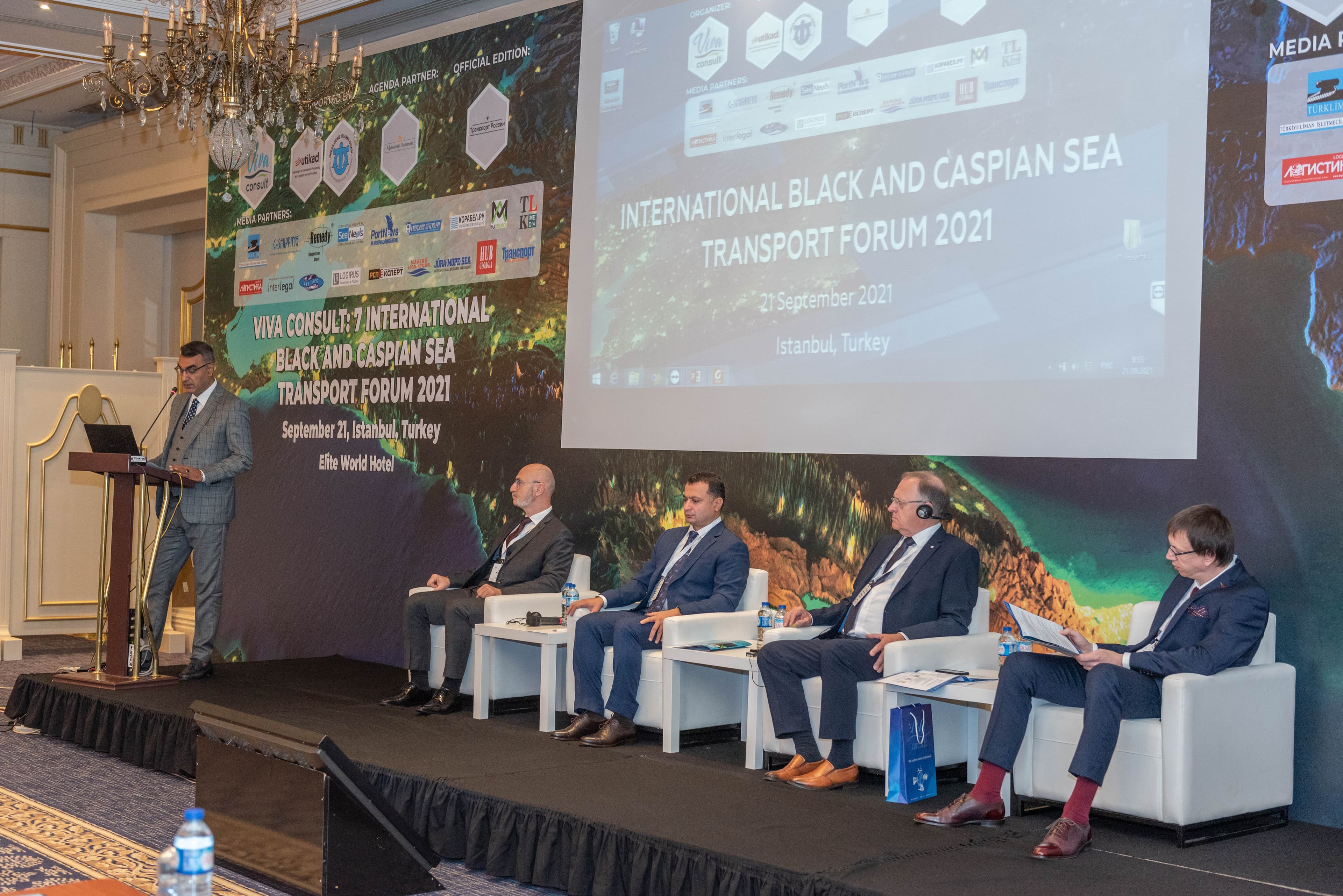 Azərbaycan beynəlxalq nəqliyyat forumunda iştirak edib