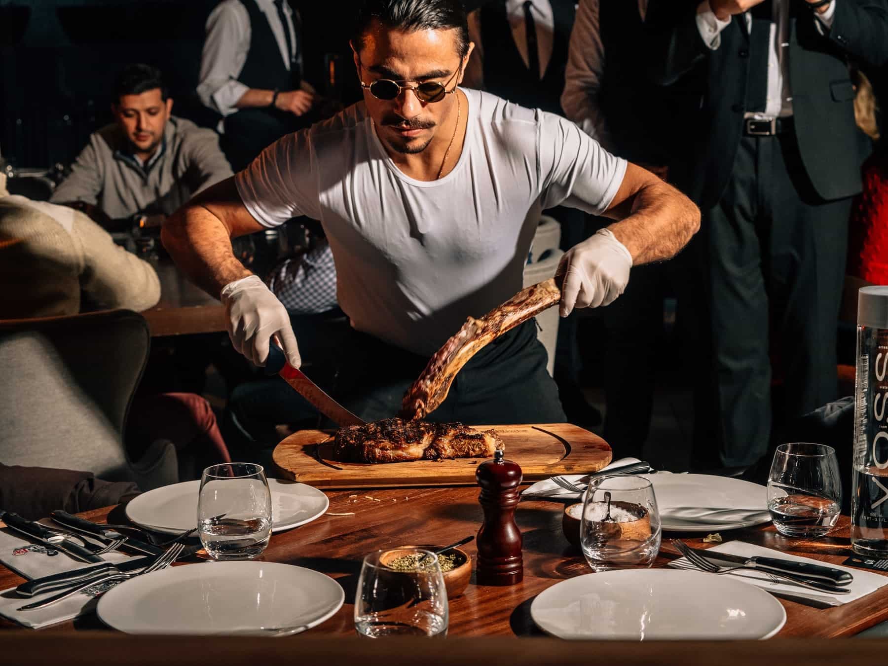 Nüsrətin restoranında QİYMƏTLƏR - FOTO
