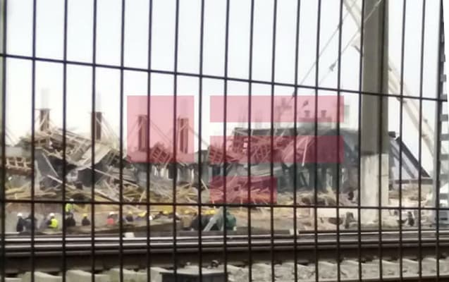 Bakıda tikilməkdə olan bina çökdü - Foto