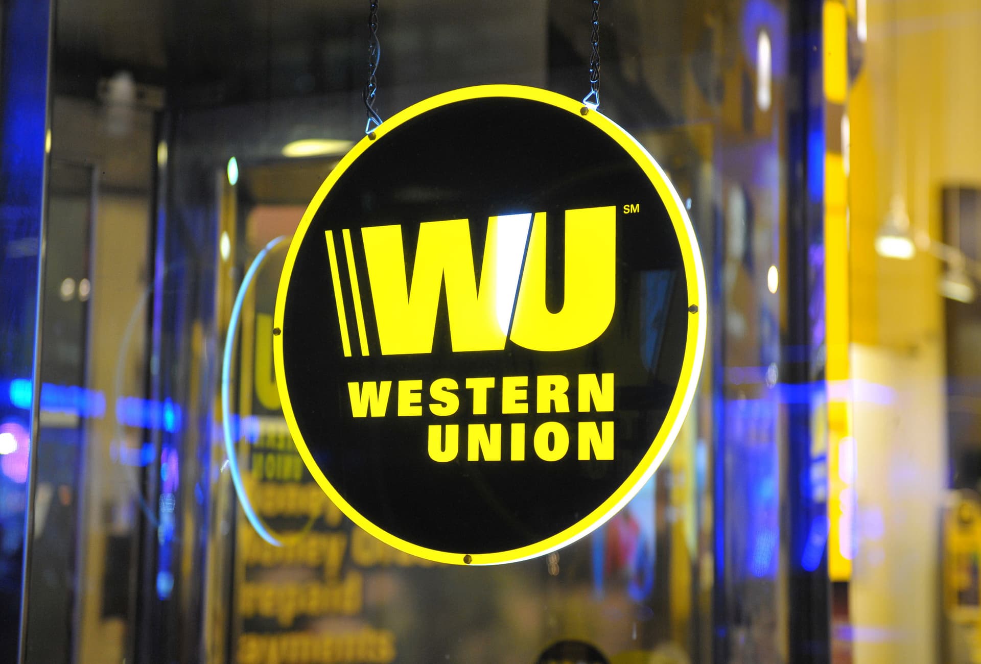 Western Union sayt vasitəsilə köçürmələrin göndərilməsinin qeyri-mümkün olduğunu bildirdi