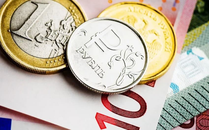 Rusiyada ixracatçıları valyuta gəlirlərinin 80 %-ni satmağa məcbur edəcəklər