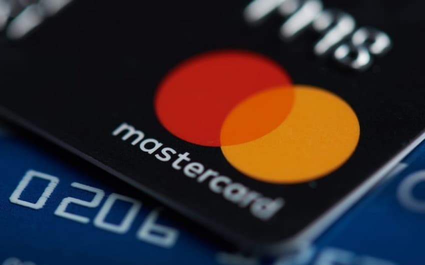 Ukrayna “Visa” və “MasterCard”dan Rusiya və Belarus banklarını xidmətdən ayırmalarını istəyib