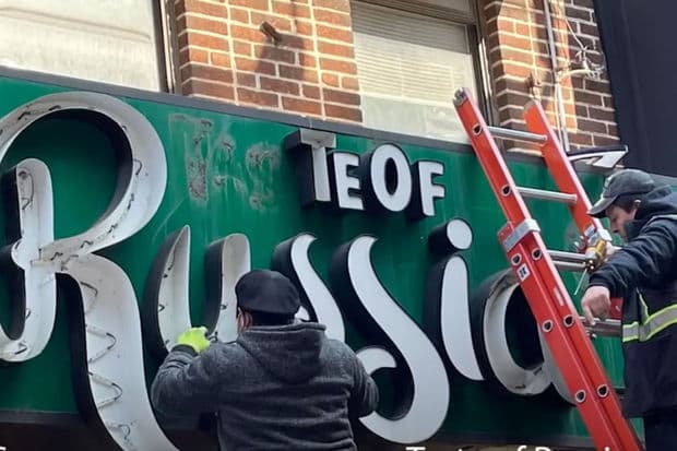 “Taste of Russia” mağazasının adından imtina edildi