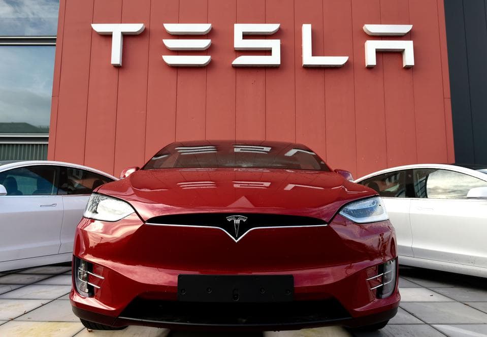 Tesla  avtomobillərinin qiyməti bahalaşıb