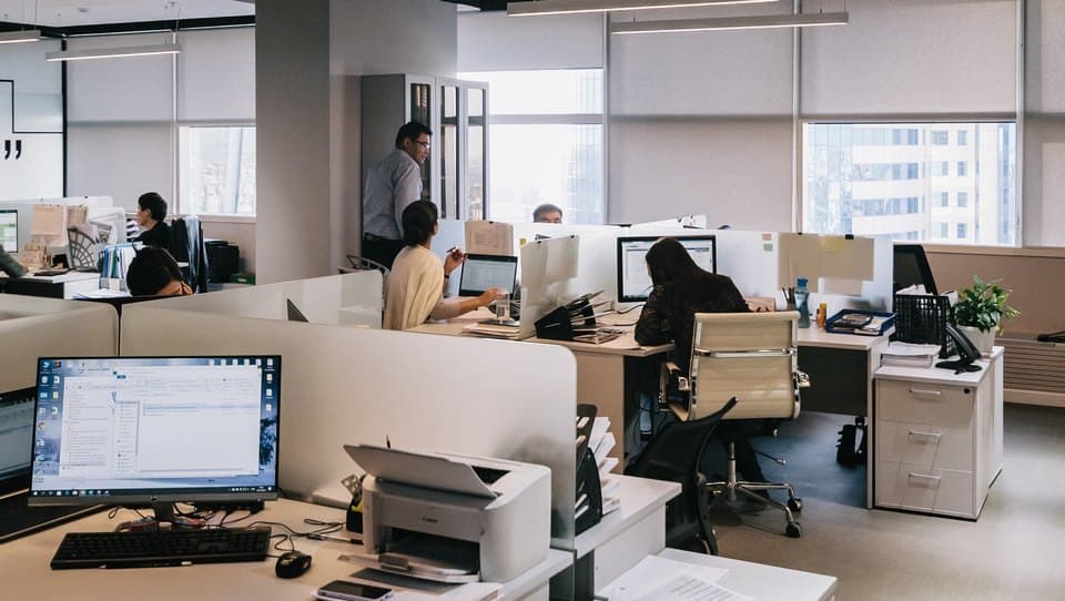 Azərbaycanda yeni kommersiya qurumlarının sayı 13% artıb