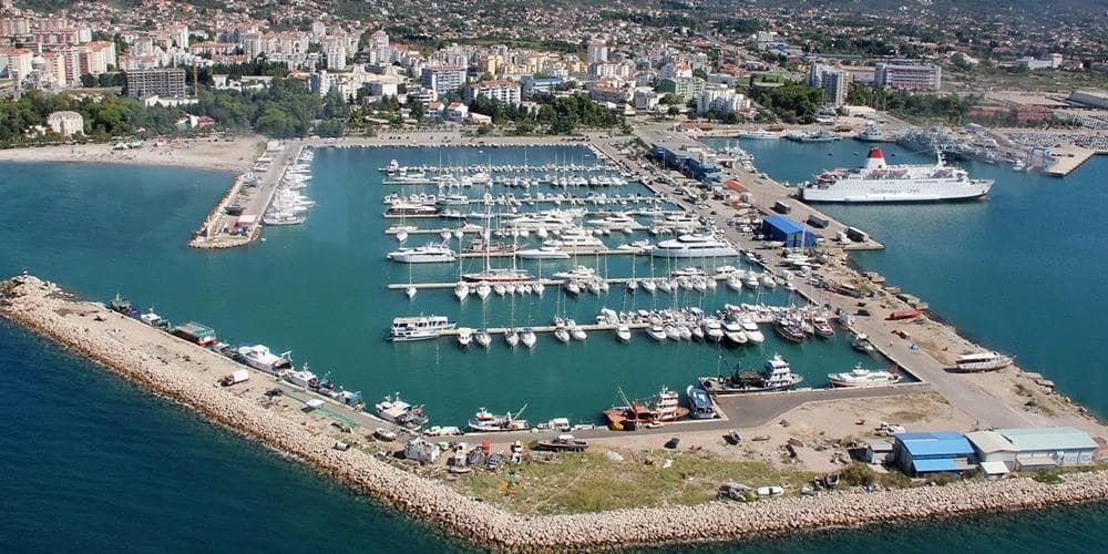 Monteneqronun baş naziri LPG-nin daşınması üçün Bar limanını təklif edib