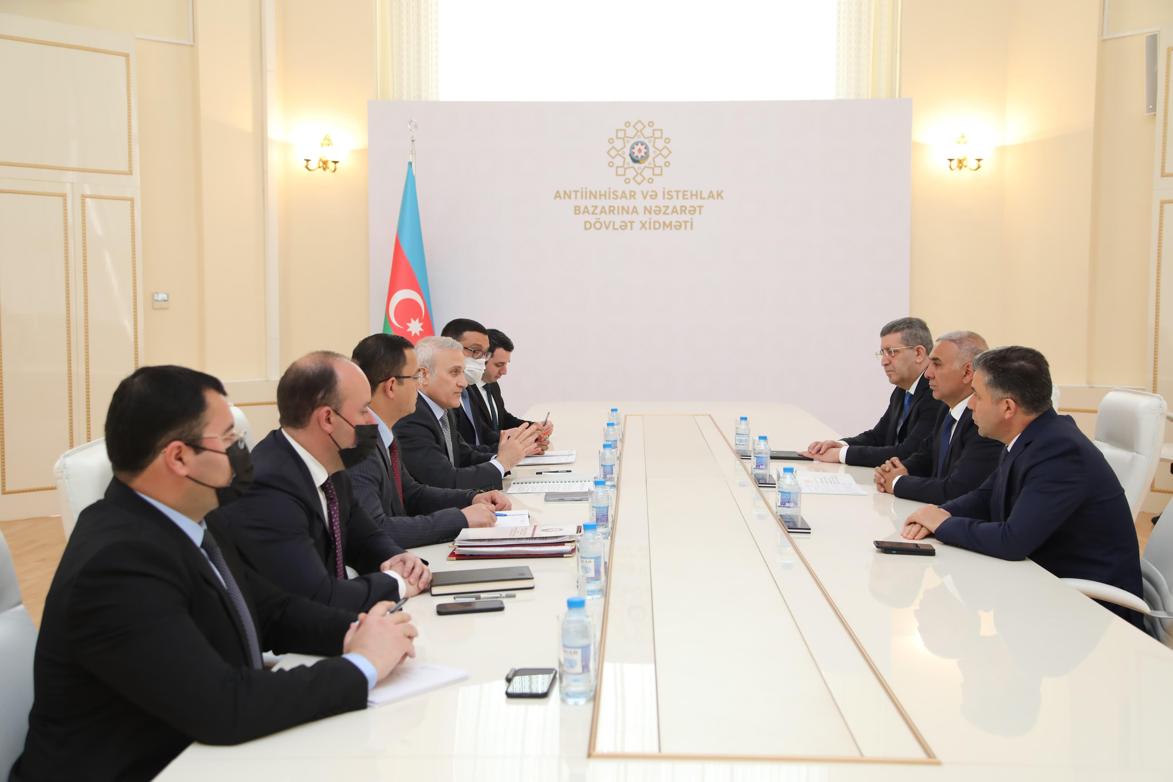 Məmməd Abbasbəyli kommunal sahədə fəaliyyət göstərən təşkilatlarla görüşüb