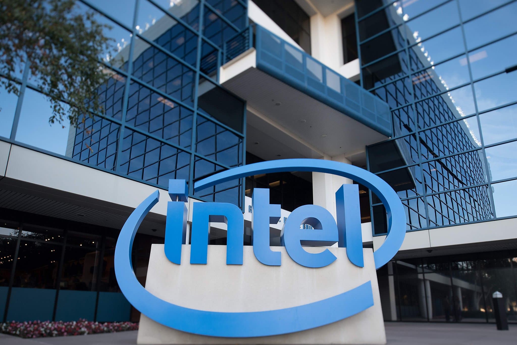 Intel Rusiyada fəaliyyətini dayandırır