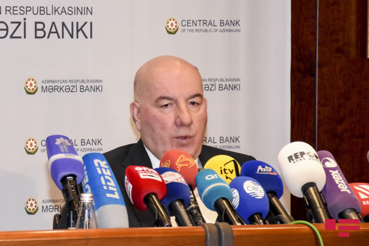 Elman Rüstəmov AMB İdarə Heyətinin üzvlüyündən azad edilib