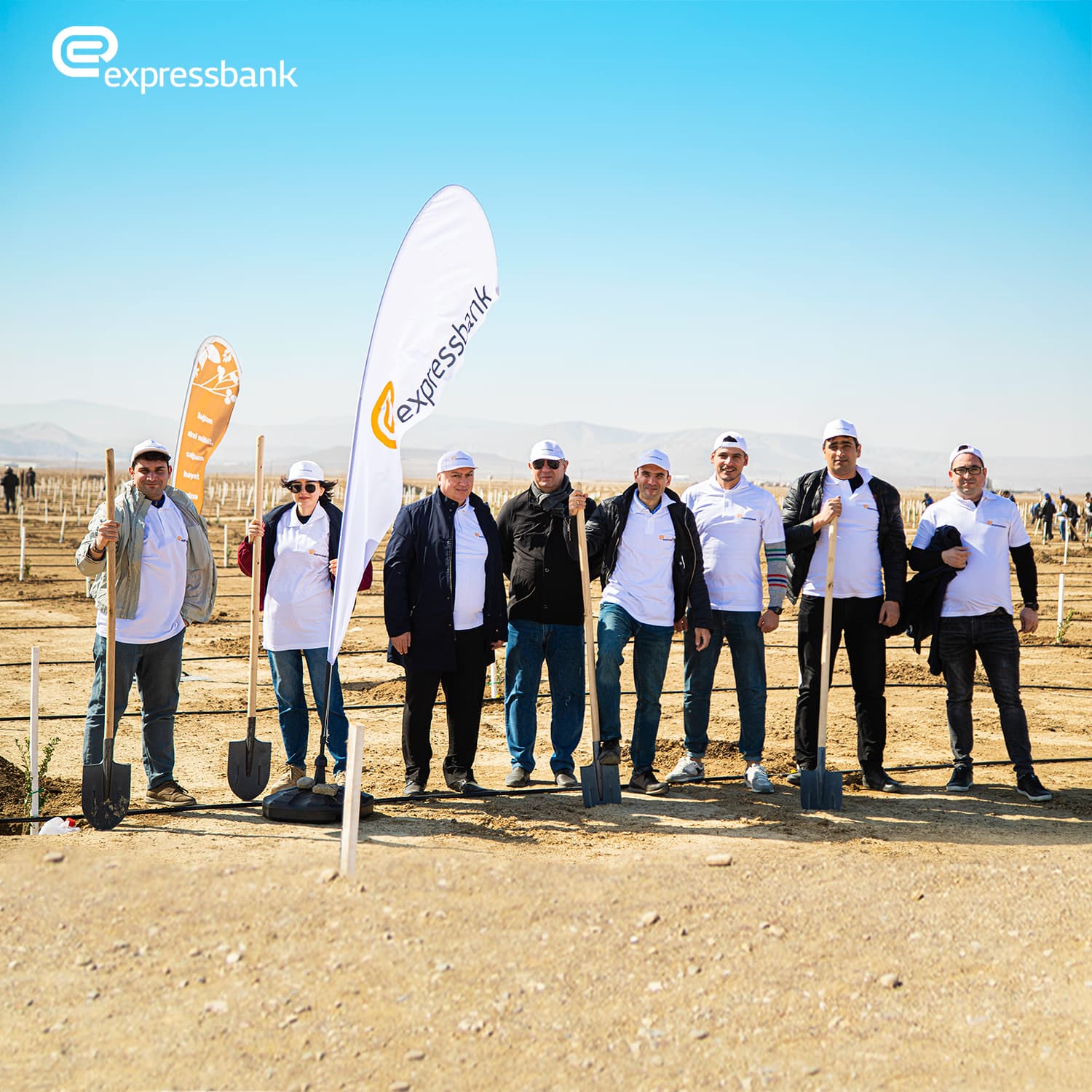 “Expressbank” əməkdaşları “Yaşıl Marafon2022” ağacəkmə aksiyasında iştirak ediblər