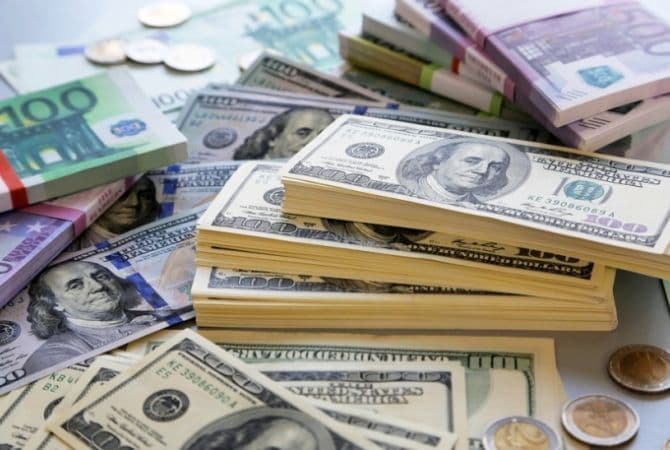Bu gün Azərbaycan bankları daha çox dollar alıb-MƏBLƏĞ