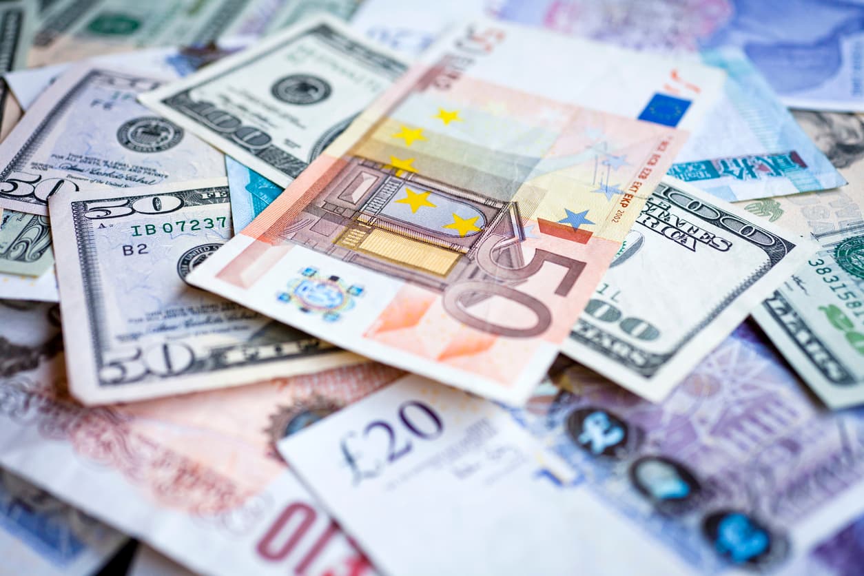 Mərkəzi Bank rəsmi valyuta məzənnələrini AÇIQLAYIB