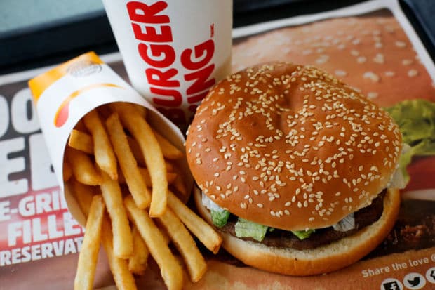 Bakıda yerləşən məşhur “fast food” restoranında istifadəyə yararsız məhsullar aşkarlanıb