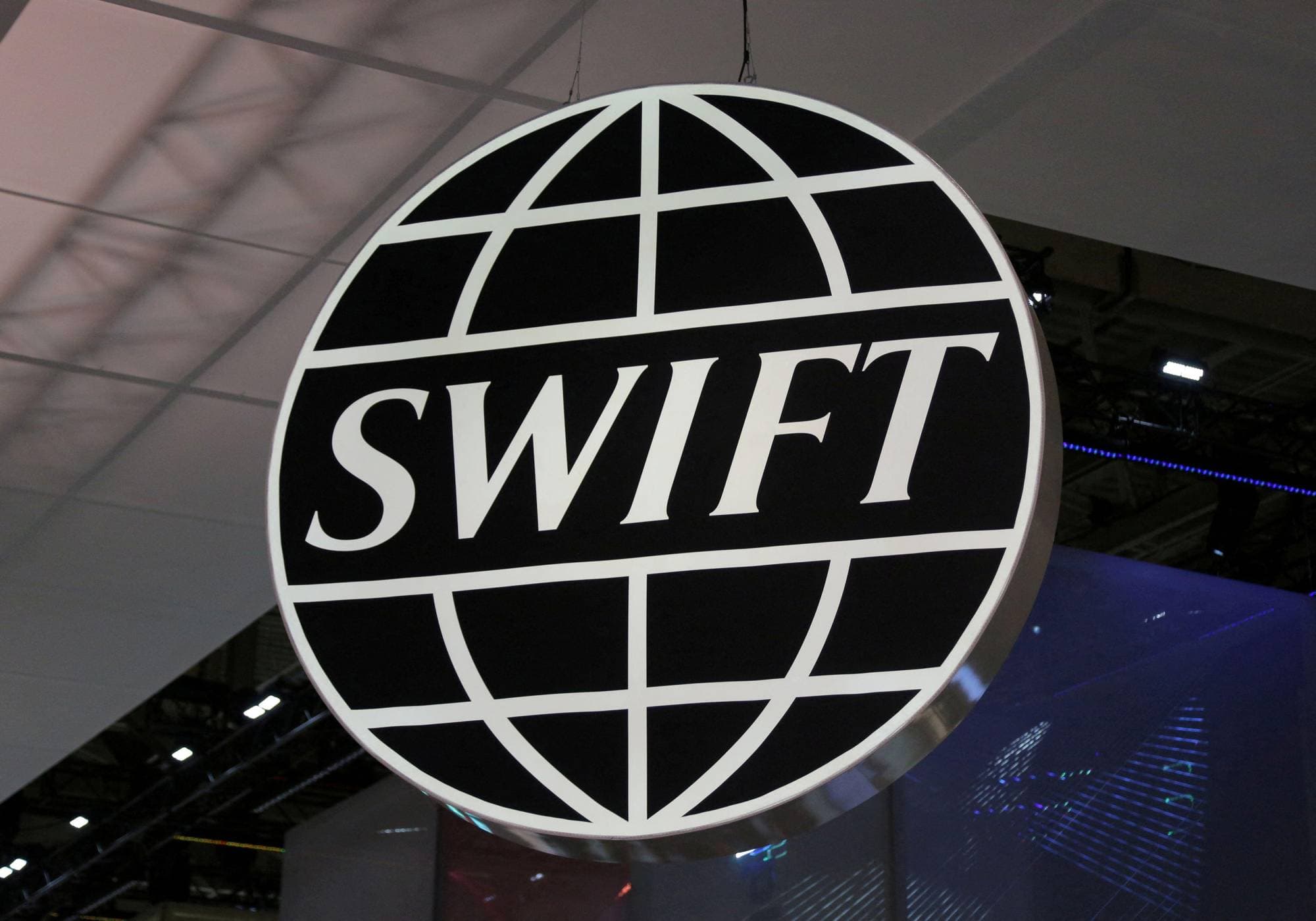 Borrel: Rusiyanın daha bir neçə bankı SWIFT-dən çıxarılacaq