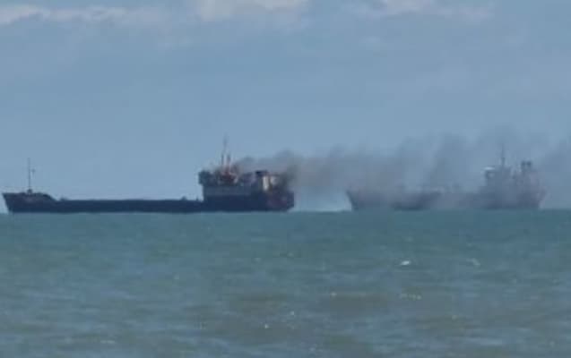 Azov dənizində Türkiyə gəmisi yanır - Göyərtəsində Azərbaycan vətəndaşları da var