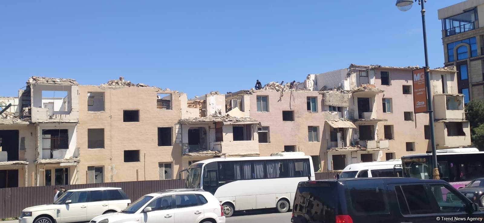 Bakının bu rayonunda yaşayış binası sökülür