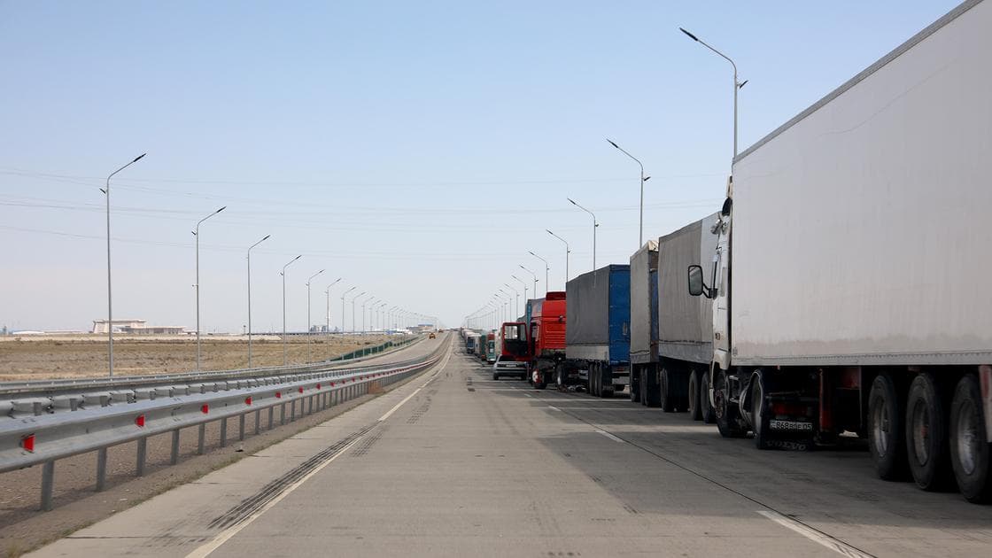 Azərbaycan tərəfində 600 TIR növbə gözləyir - UZUN NÖVBƏ YARANIB