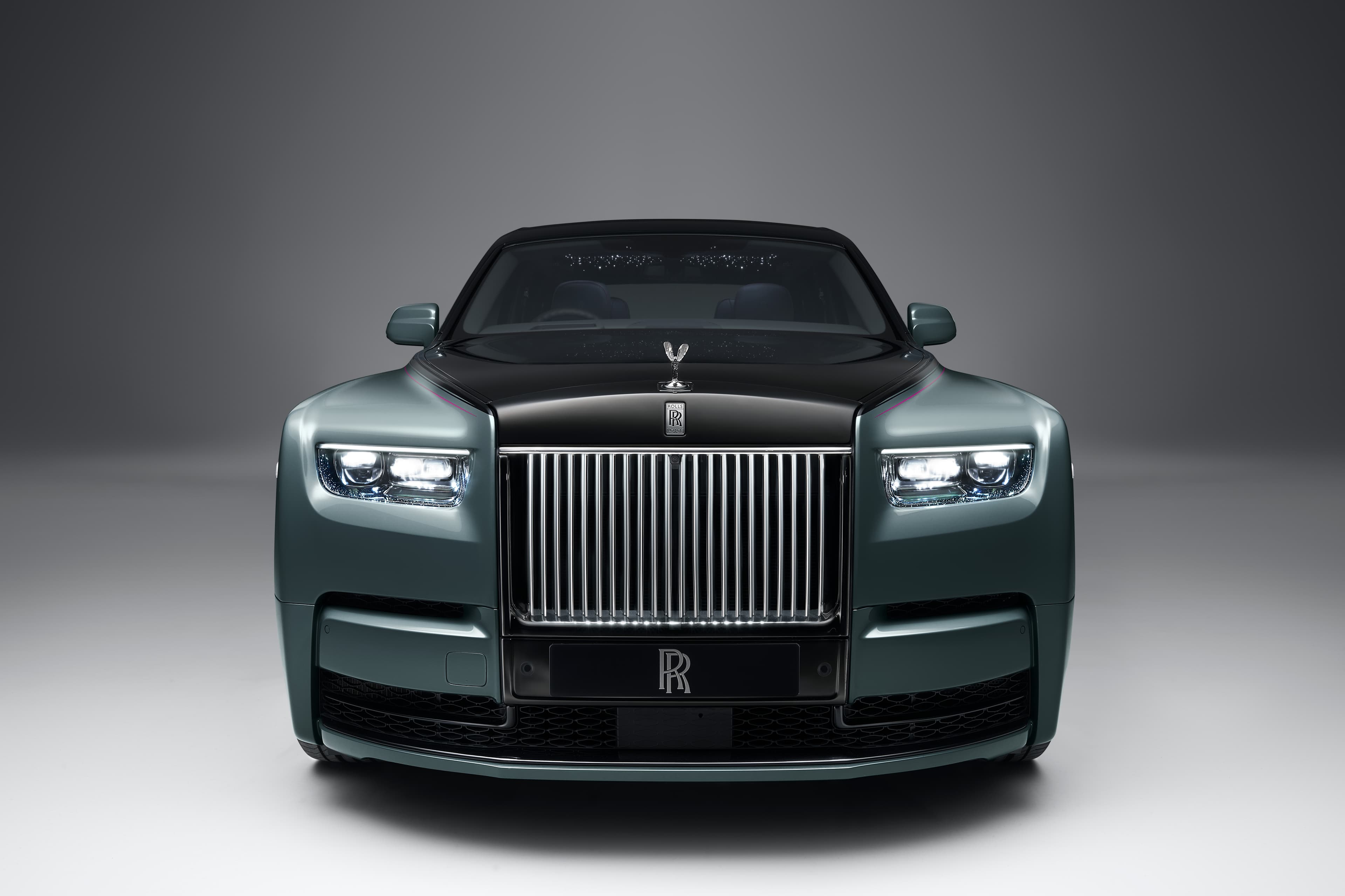 ROLLS-ROYCE PHANTOM: Əfsanənin yeni təcəssümü