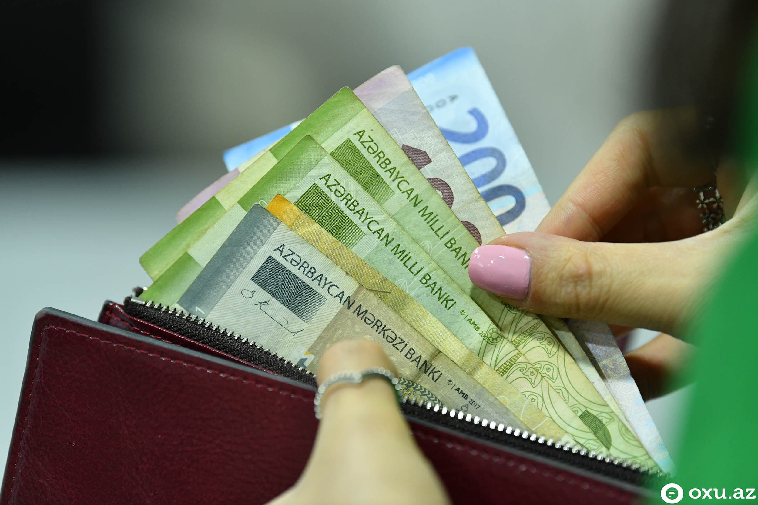 Azərbaycanda orta maaş 800 manatı keçib