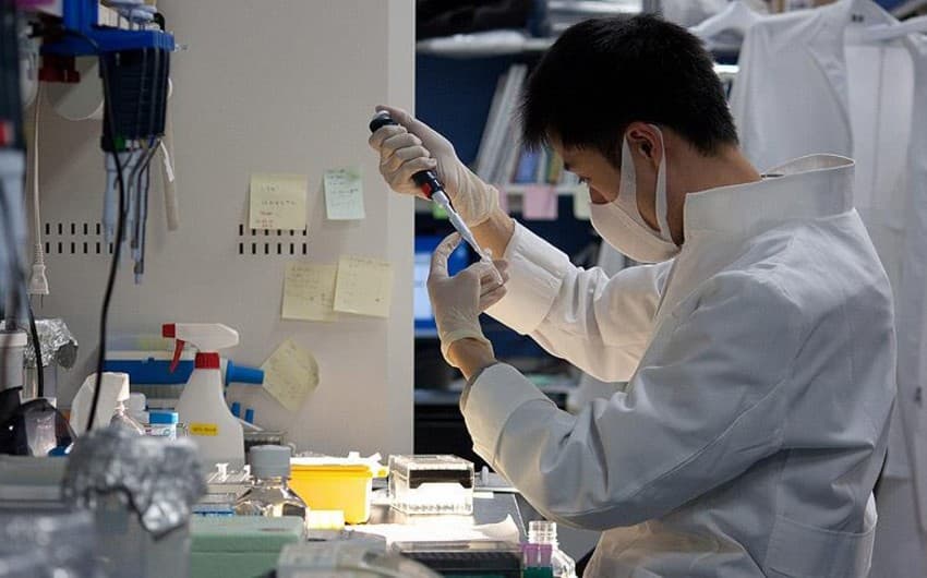 Pfizerin rəhbəri: Xərçəngin müalicəsində hədəfə yaxınıq
