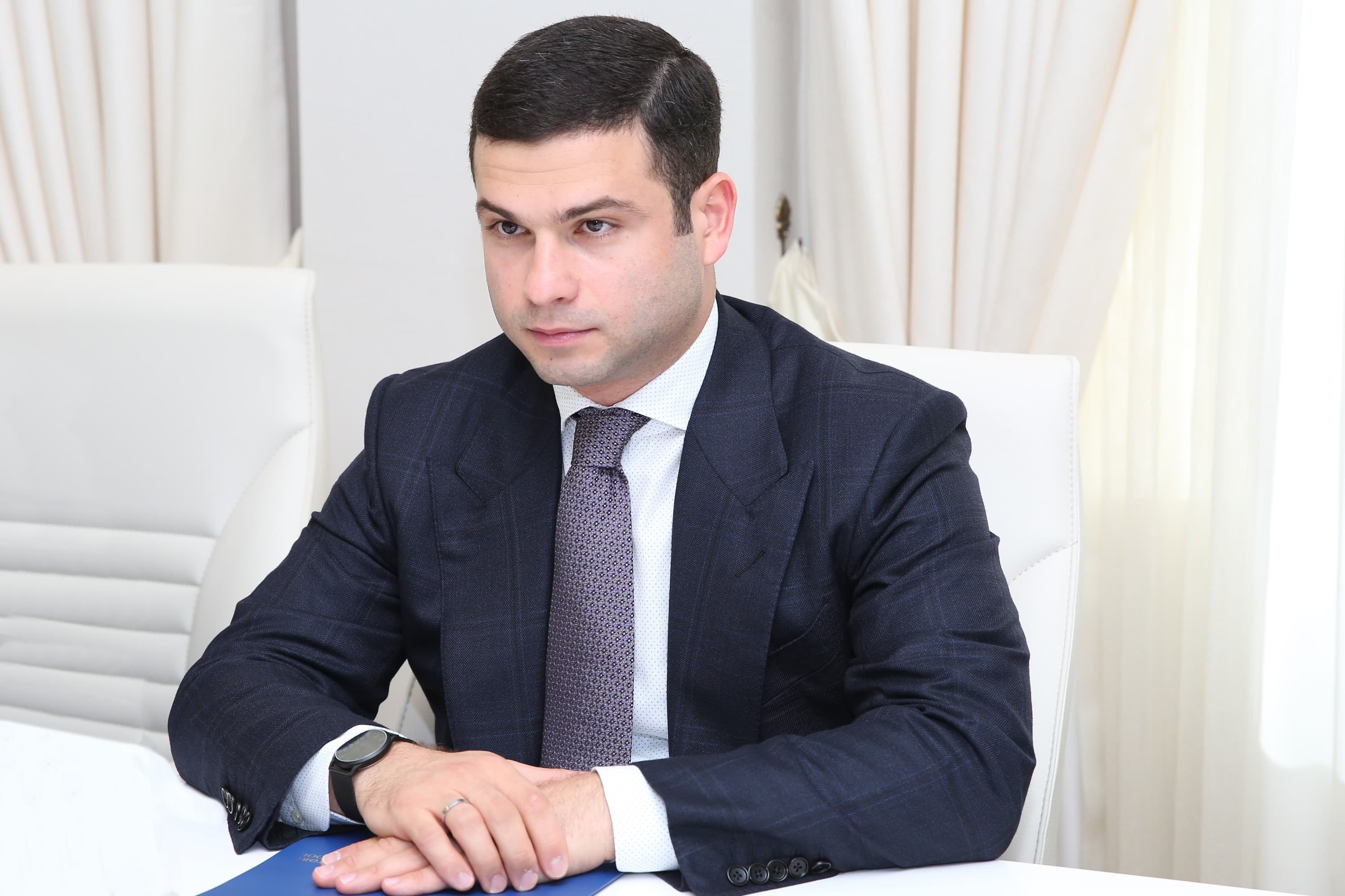Təhsil müəssisələrinin tikintisi, maddi-texniki təchizatına dair tələblərə yenidən baxılmalmasını təklif edirik