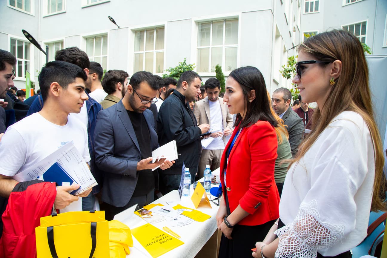 Yelo Bank universitetlərlə aktiv əməkdaşlıq edir