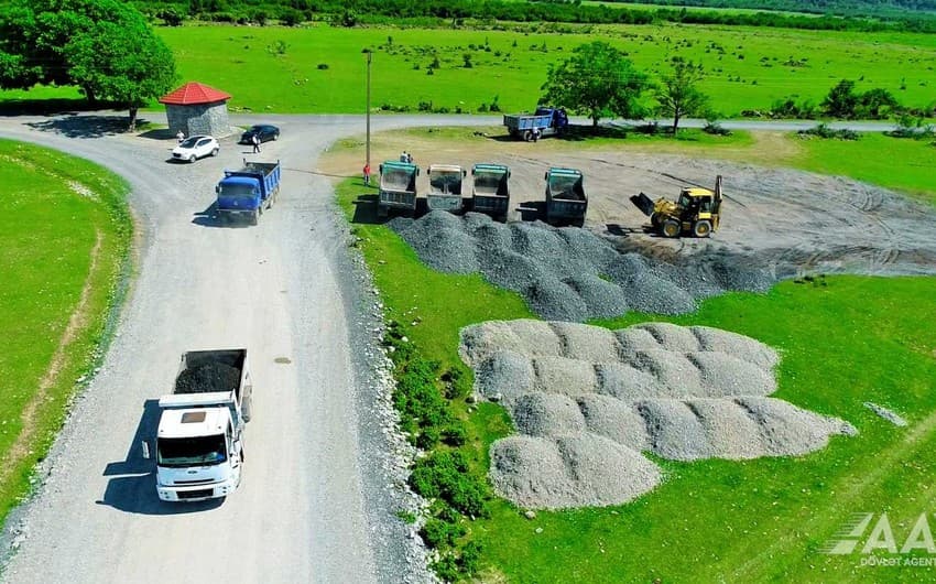 Qaxda avtomobil yollarının yenidən qurulması işlərinə başlanılıb