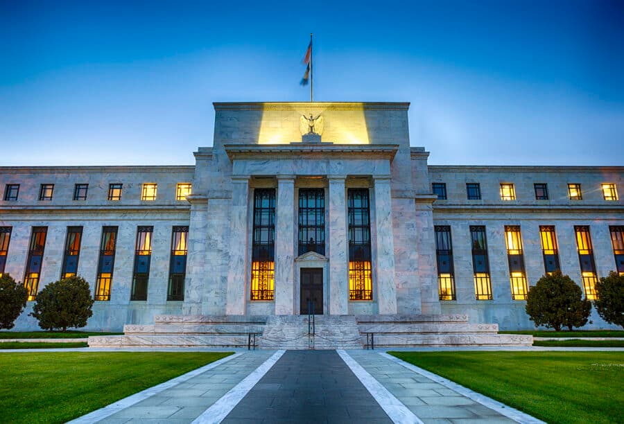 FED dollarla bağlı faiz dərəcəsini son 28 ildə rekord səviyyədə artırdı