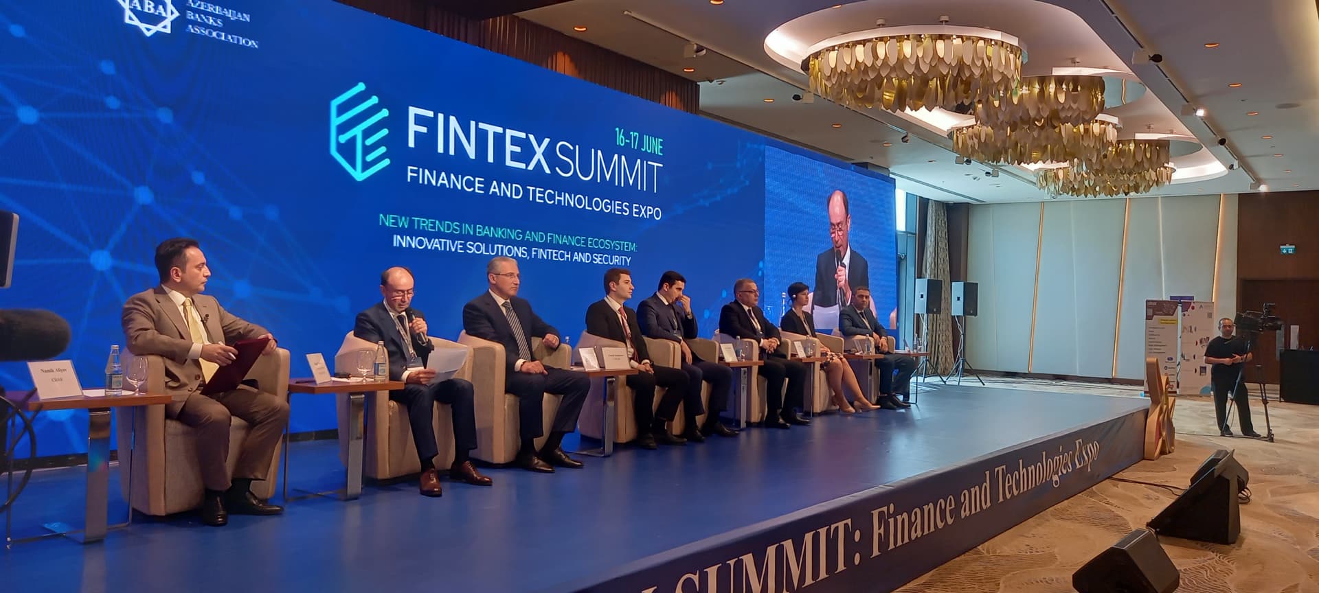 Zakir Nuriyev:Bank hesabları üzərindən ödəniş əməliyyatlarının 69%-ielektron daşıyıcılar vasitəsilə həyata keçirilib
