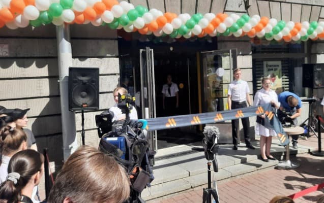 “McDonald's” fərqli adla Peterburqda yenidən açıldı - Video