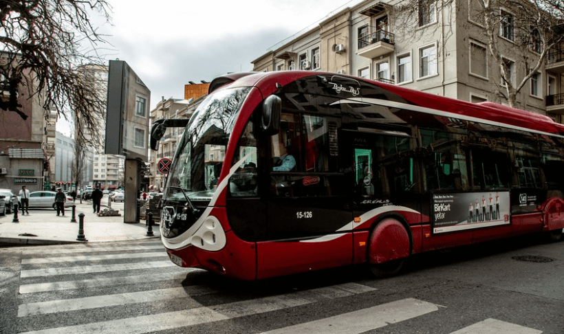 BNA: Bakıda 34 müntəzəm marşrut xətti üzrə avtobusların hərəkəti gecikir